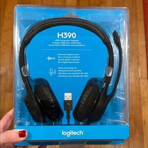 Logitech H390 USB Headset - Black NWT New In Box